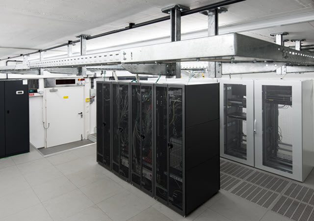 https://www.diversifiedhvac.com/wp-content/uploads/2022/01/server-room-640x450.jpg